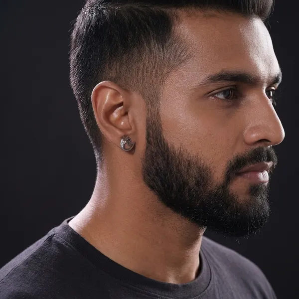 Panther_Stud_Silver_With_White_Right