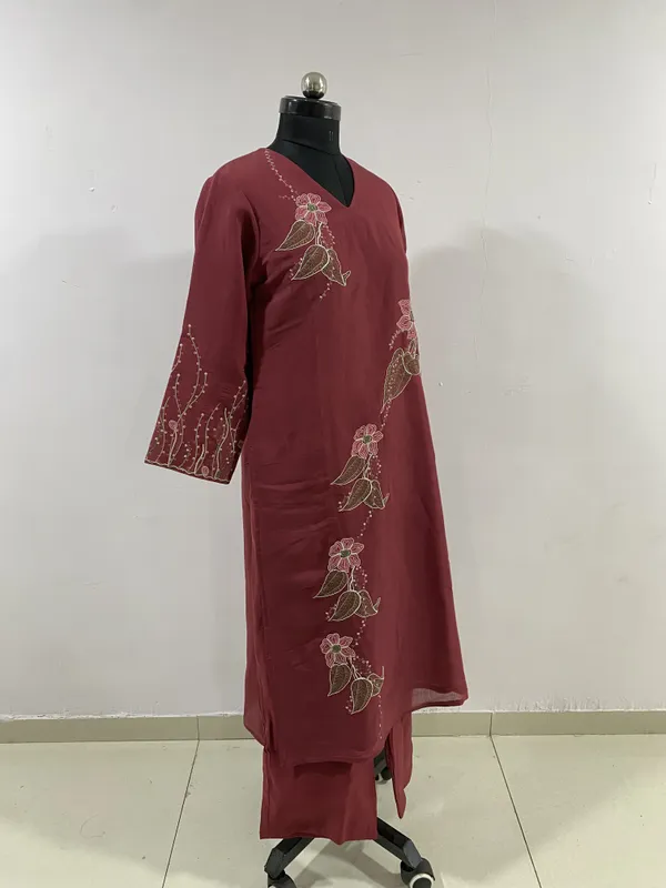 Cherry_Red_Mal_Chanderi_Floral_Embroidered_Kurta_Set_With_Dupatta_For_Women