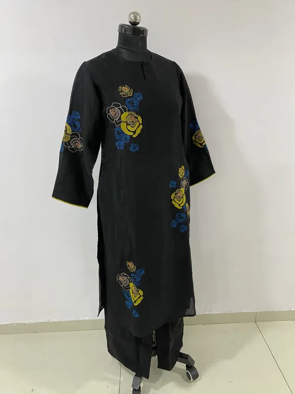 Black_Mal_Chanderi_Floral_Embroidered_Straight_Kurta_Set_With_Dupatta_For_Women