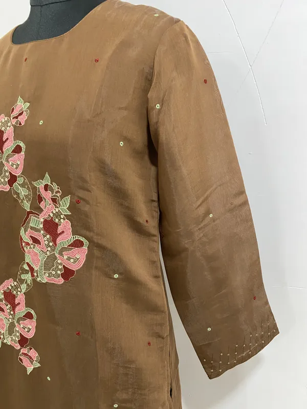 Brown_Mal_Chanderi_Floral_Embroidered_Kurta_Set_With_Dupatta_For_Women