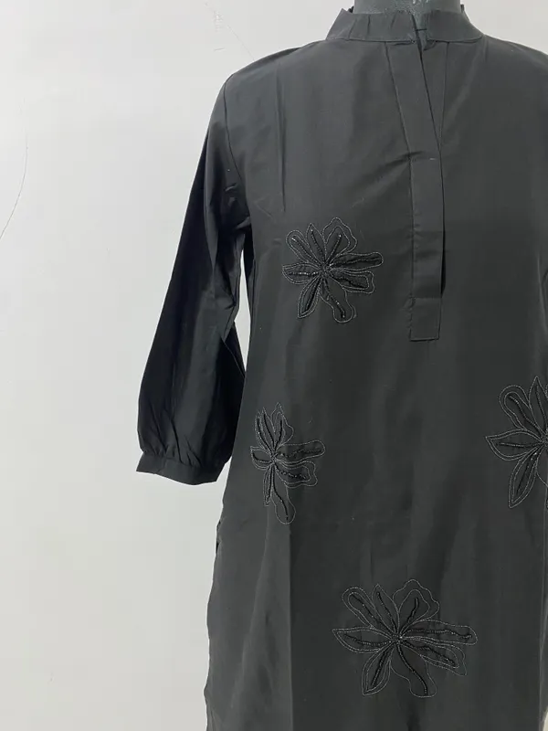 Black_Cotton_Floral_Embroidered_Kurta_Pant_Co-Ord_Set_For_Women