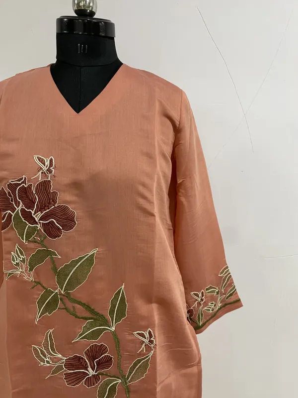 Dusty_Peach_Mal_Chanderi_Floral_Embroidered_V-Neck_Kurta_Set_For_Women