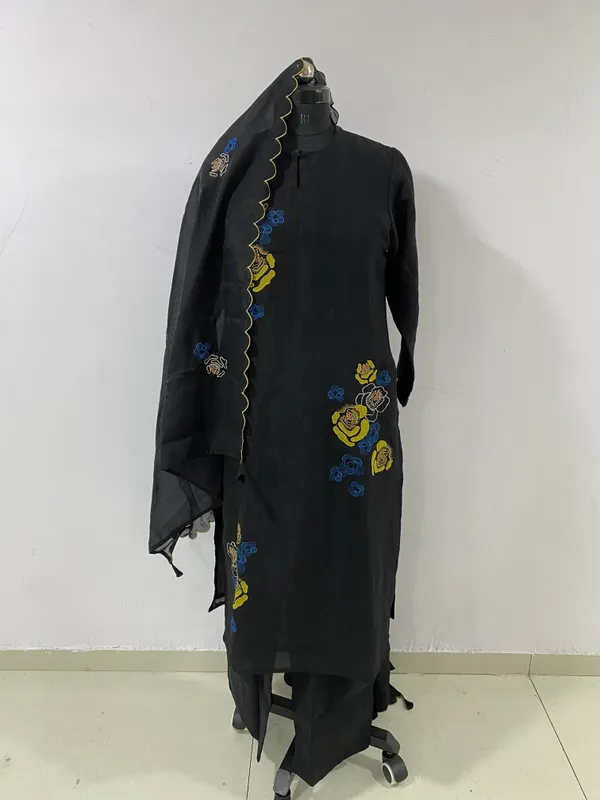 Black_Mal_Chanderi_Floral_Embroidered_Straight_Kurta_Set_With_Dupatta_For_Women