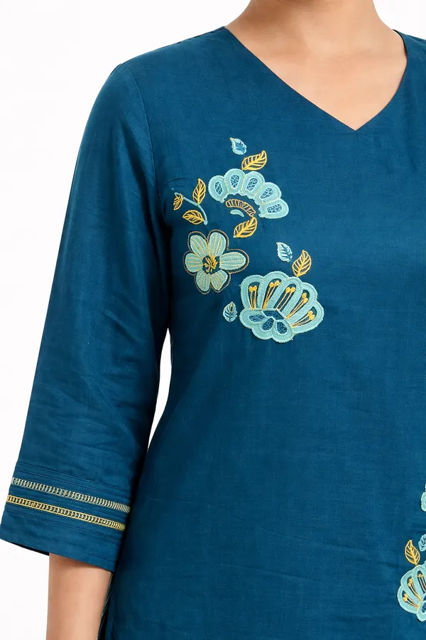 Teal_Blue_Mal_Chanderi_Floral_Embroidered_V-Neck_Kurta_Set_For_Women