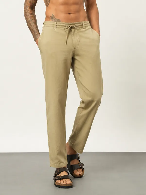 Light_Olive_Linen_Relaxed_Fit_Trousers_For_Men
