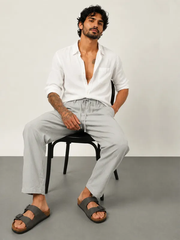 Mist_Grey_Cotton_Linen_Relaxed_Fit_Trousers_For_Men