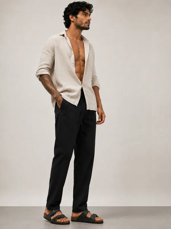 Black_Linen_Blend_Relaxed_Fit_Drawstring_Trousers_For_Men