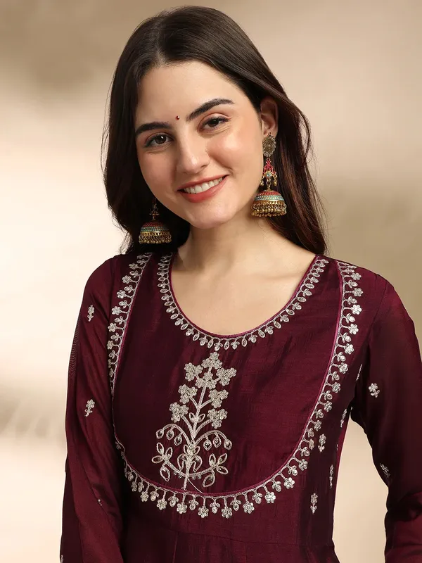 Women_Ethnic_Motifs_Embroidered_Panelled_Thread_Work_Kurta_With_Trousers_And_Dupatta
