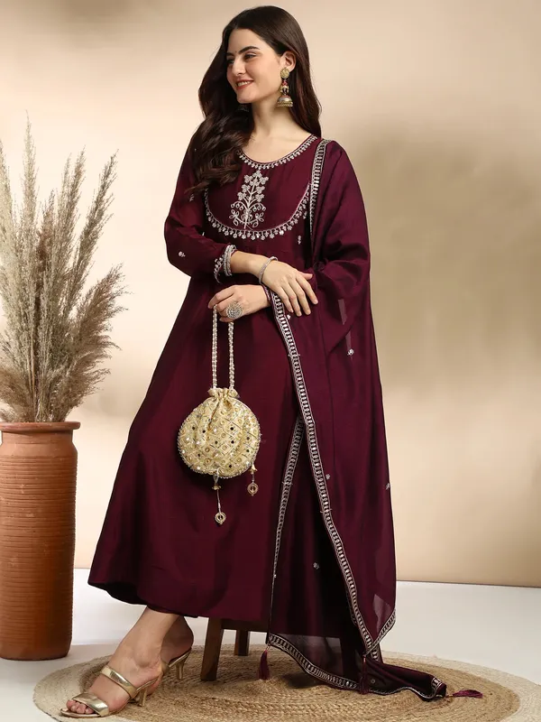 Women_Ethnic_Motifs_Embroidered_Panelled_Thread_Work_Kurta_With_Trousers_And_Dupatta
