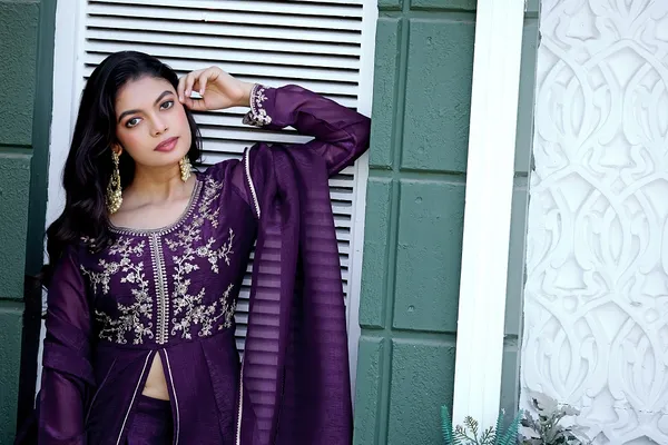 Women_Ethnic_Motifs_Embroidered_Empire_Thread_Work_Pure_Silk_Kurti_With_Palazzos_&_Dupatta