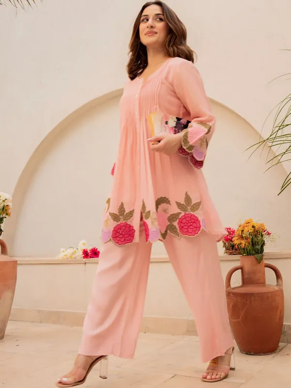 Women_Floral_Embroidered_Regular_Thread_Work_Chanderi_Silk_Kurti_With_Palazzos