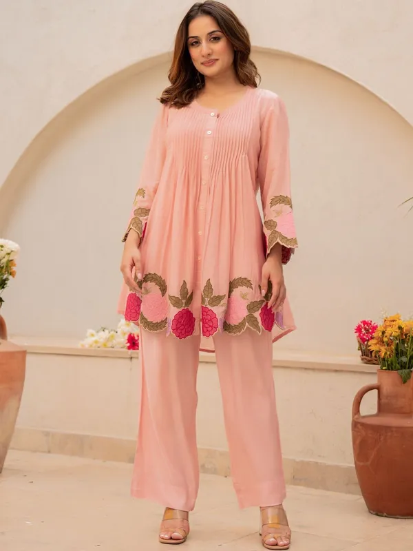 Women_Floral_Embroidered_Regular_Thread_Work_Chanderi_Silk_Kurti_With_Palazzos