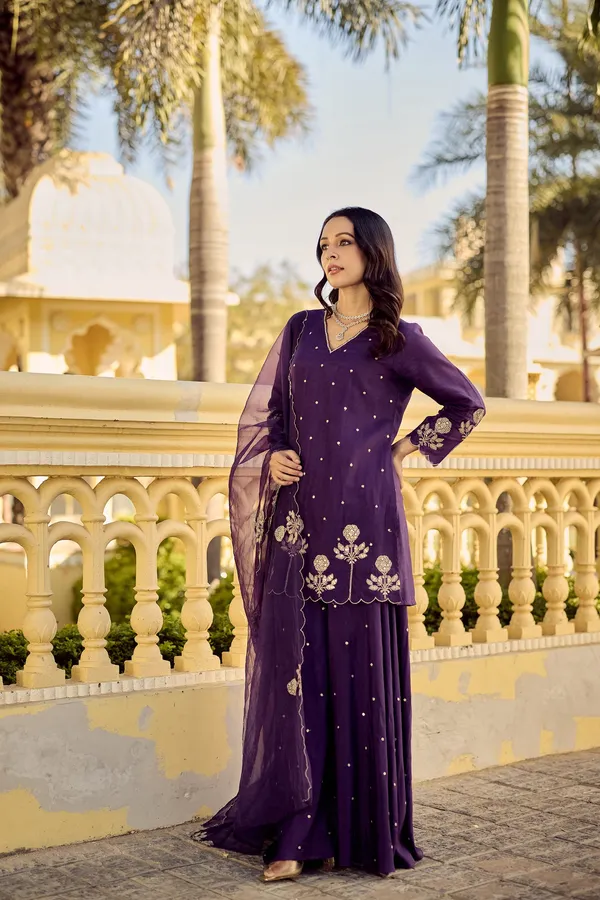 Women_Ethnic_Motifs_Embroidered_Regular_Thread_Work_Chanderi_Silk_Kurta_With_Sharara_&_Dupatta