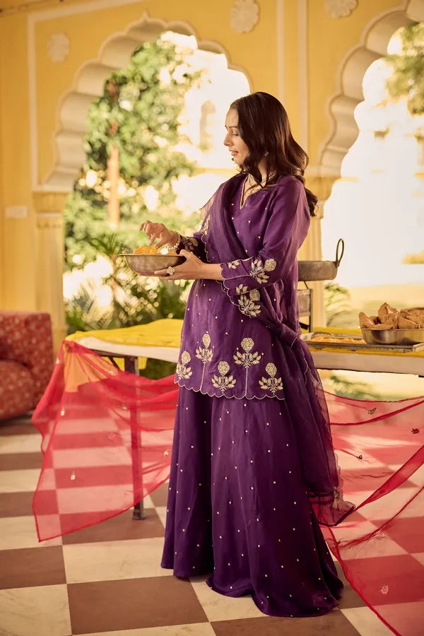 Women_Ethnic_Motifs_Embroidered_Regular_Thread_Work_Chanderi_Silk_Kurta_With_Sharara_&_Dupatta