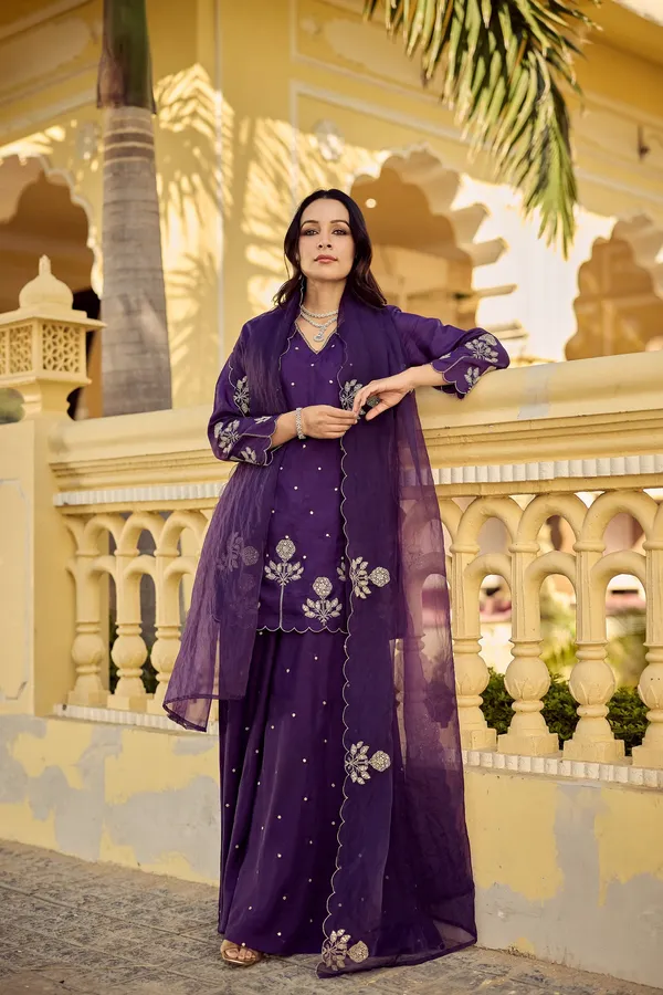 Women_Ethnic_Motifs_Embroidered_Regular_Thread_Work_Chanderi_Silk_Kurta_With_Sharara_&_Dupatta