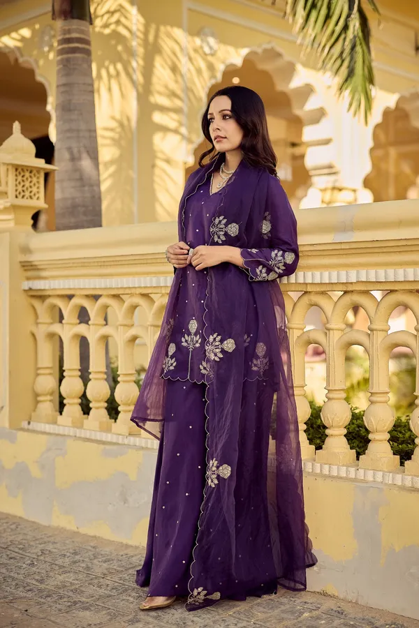 Women_Ethnic_Motifs_Embroidered_Regular_Thread_Work_Chanderi_Silk_Kurta_With_Sharara_&_Dupatta