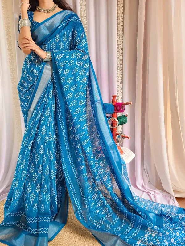 Elegant_Blue_Pure_Linen_Saree_with_Tassels_and_White_Floral_Patterns