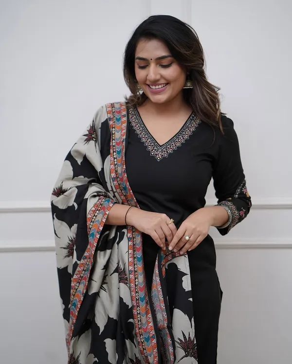 Black_Embroidered_Printed_Kurta_Pant_Dupatta_Set