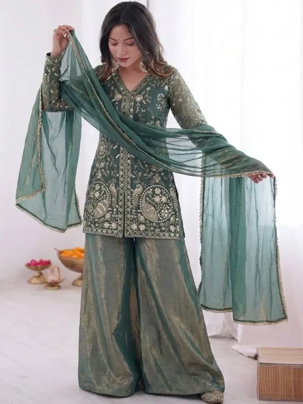 Women_Ethnic_Motifs_Embroidered_Regular_Thread_Work_Kurta_With_Sharara_With_Dupatta