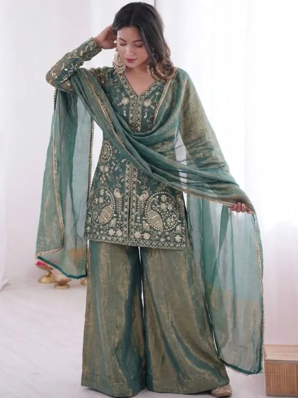 Women_Ethnic_Motifs_Embroidered_Regular_Thread_Work_Kurta_With_Sharara_With_Dupatta