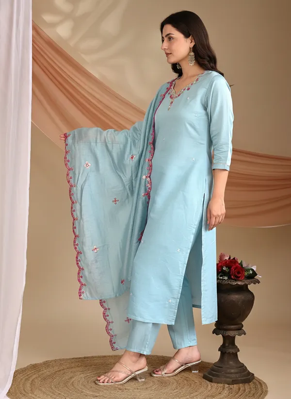 Ethnic_Motifs_Embroidered_Thread_Work_Chanderi_Silk_Kurta_with_Trousers_&_Dupatta