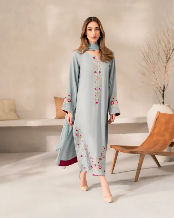 Women_Floral_Embroidered_Regular_Thread_Work_Chanderi_Silk_Kurta_With_Trousers_With_Dupatta