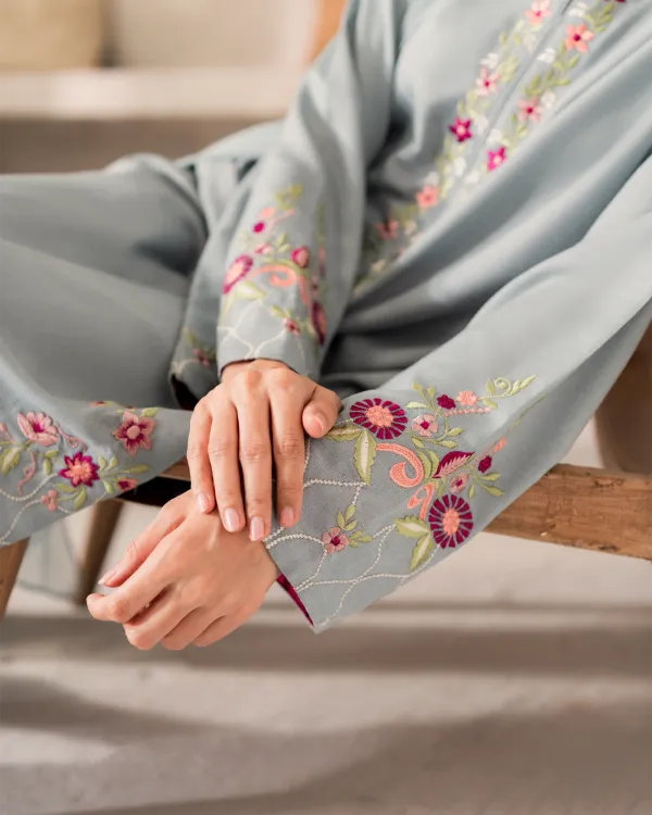 Women_Floral_Embroidered_Regular_Thread_Work_Chanderi_Silk_Kurta_With_Trousers_With_Dupatta