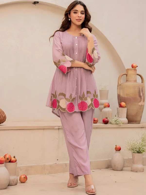 Women_Floral_Embroidered_Empire_Thread_Work_Chanderi_Silk_Kurta_with_Trousers