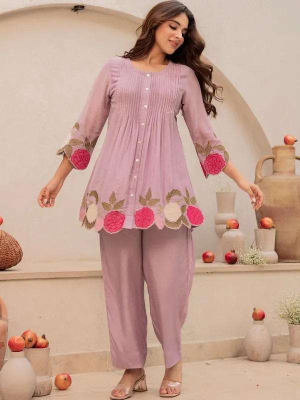 Women_Floral_Embroidered_Empire_Thread_Work_Chanderi_Silk_Kurta_with_Trousers