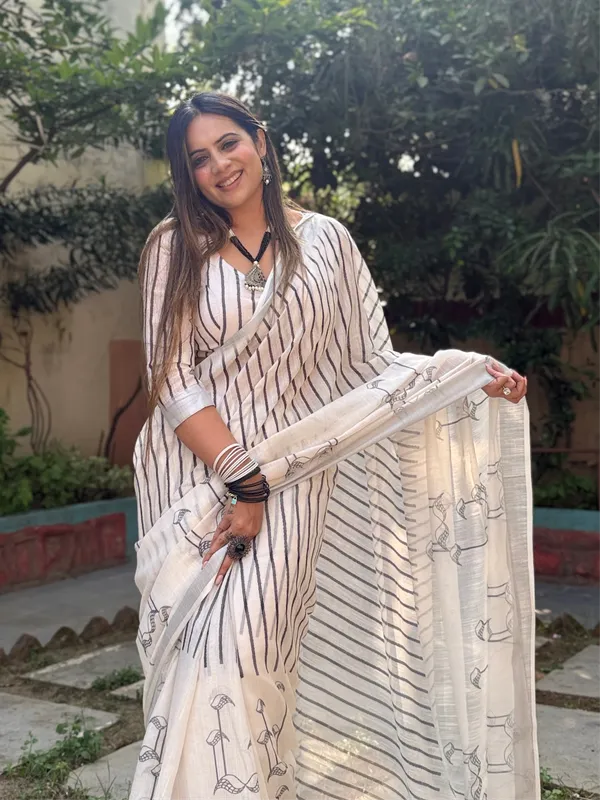 Elegant_Off-White_Pure_Linen_Digital_Printed_Saree_with_Striped_Design_and_Unique_Black_Motif_Pallu_–_Comes_with_Blouse_Piece_and_Tassels