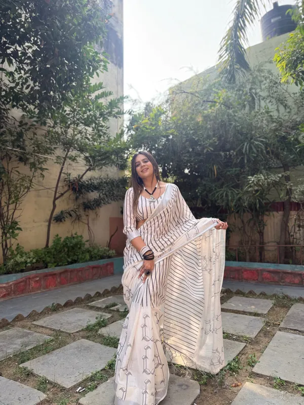 Elegant_Off-White_Pure_Linen_Digital_Printed_Saree_with_Striped_Design_and_Unique_Black_Motif_Pallu_–_Comes_with_Blouse_Piece_and_Tassels