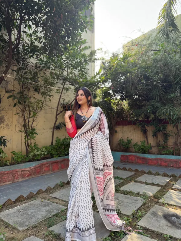 Elegant_White_Pure_Linen_Digital_Printed_Saree_with_Chevron_Design_and_Intricate_Red-Black_Geometric_Pallu_–_Tassel_Details_and_Matching_Blouse_Piece