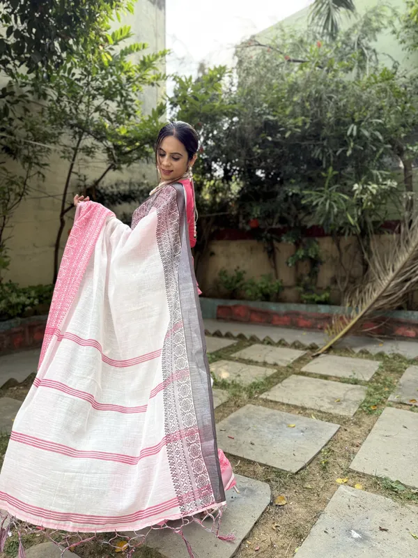 Elegant_White_and_Pink_Pure_Linen_Digital_Printed_Saree_with_Black_Border,_Tassels,_and_Blouse_Piece_–_Intricate_Floral_and_Geometric_Design