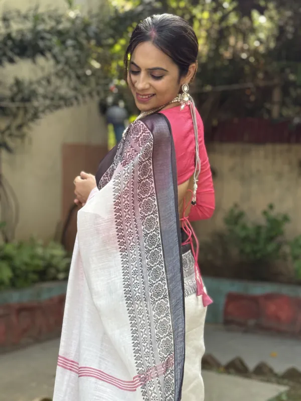 Elegant_White_and_Pink_Pure_Linen_Digital_Printed_Saree_with_Black_Border,_Tassels,_and_Blouse_Piece_–_Intricate_Floral_and_Geometric_Design