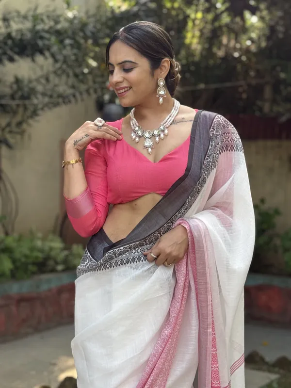 Elegant_White_and_Pink_Pure_Linen_Digital_Printed_Saree_with_Black_Border,_Tassels,_and_Blouse_Piece_–_Intricate_Floral_and_Geometric_Design