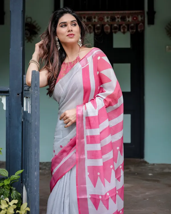 White_and_Pink_Pure_Cotton_Linen_Saree_with_Geometric_Stripes,_Blouse,_and_Tassel_Detailing