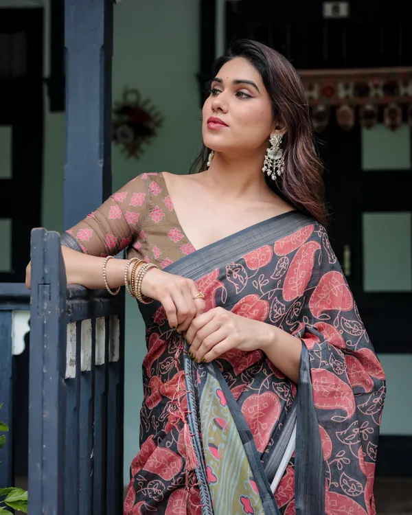 Charcoal_Black_Pure_Cotton_Linen_Saree_with_Leafy_Paisley_Print,_Blouse,_and_Tassel_Detailing