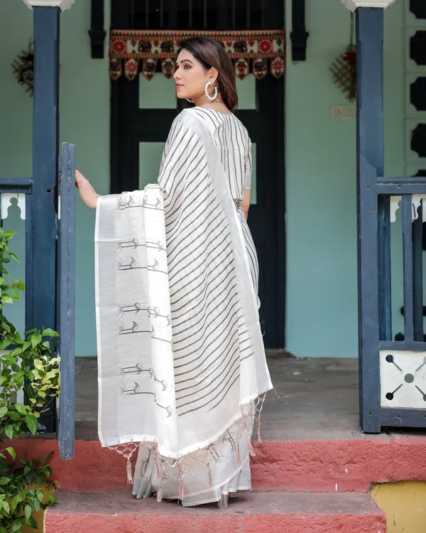 White_and_Black_Pure_Cotton_Linen_Saree_with_Striped_Pattern,_Blouse,_and_Tassel_Detailing