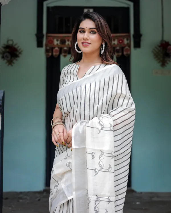 White_and_Black_Pure_Cotton_Linen_Saree_with_Striped_Pattern,_Blouse,_and_Tassel_Detailing