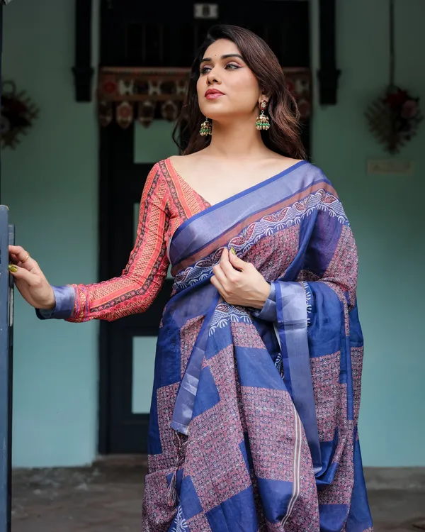 Navy_Blue_&_Red_Pure_Cotton_Linen_Saree_with_Blouse_and_Tassels_on_Edges