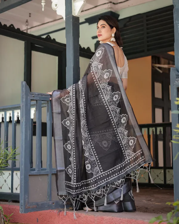 Black_and_White_Pure_Cotton_Linen_Saree_with_Intricate_Floral_Design_and_Tassels_on_Edges