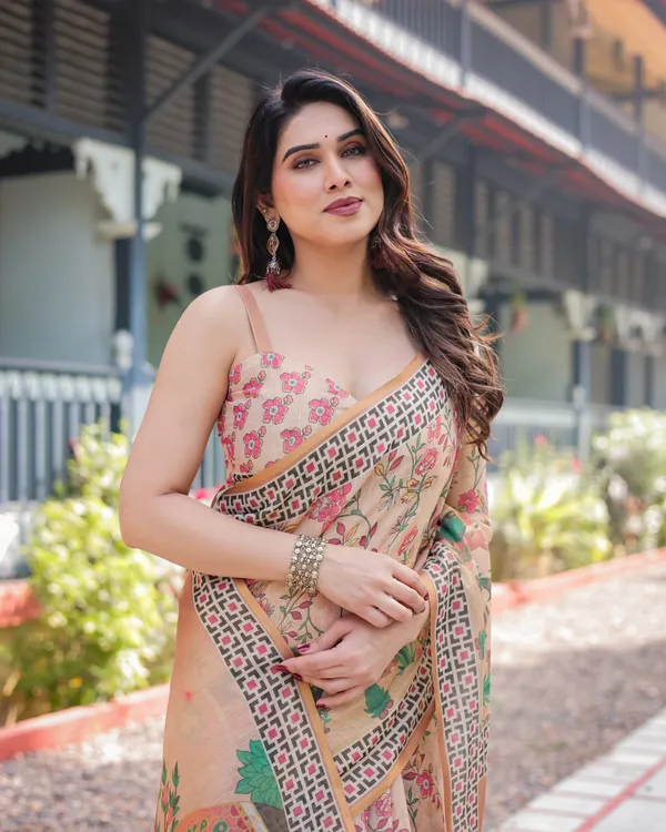 Beige_Handloom_Cotton-Linen_Saree_with_Elephant_Motifs_and_Geometric_Border_Design