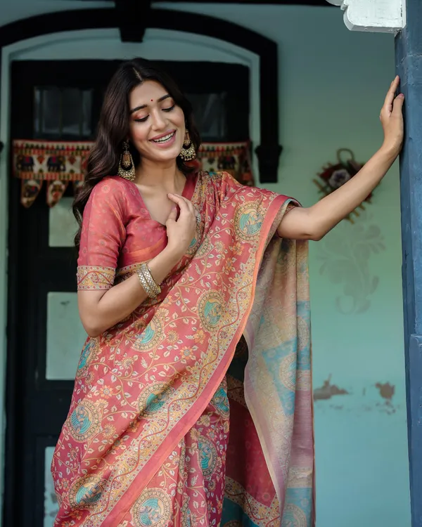 Terracotta_Red_Handloom_Cotton_Saree_with_Floral_Vine_Print_&_Dual-Toned_Royal_Motif_Pallu
