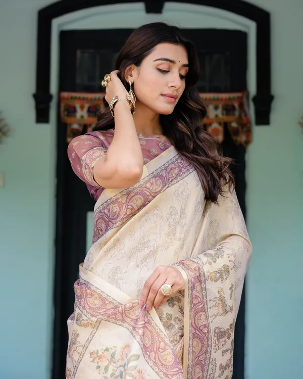 Beige_Mauve_Handloom_Cotton_Saree_with_Subtle_Ramayan_Print_and_Heritage_Motif_Pallu
