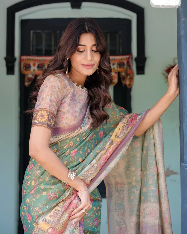 Green_Lavender_Handloom_Cotton_Saree_with_Floral_Vines_&_Heritage_Village_Pallu