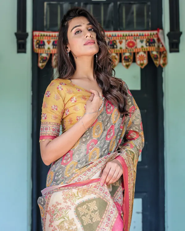 Multicolor_Buti_&_Floral_Panel_Handloom_Cotton_Saree_with_Pink-Green_Pallu_Art