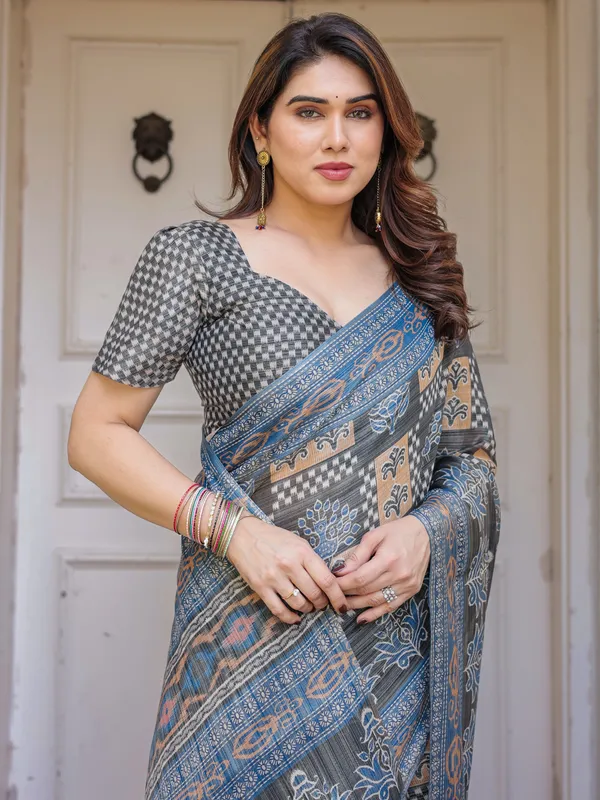Charcoal_Grey_&_Indigo_Blue_Ethnic_Handloom_Cotton-Linen_Saree_with_Woven_Border_&_Tassels_–_Traditional_Elegant_Wear