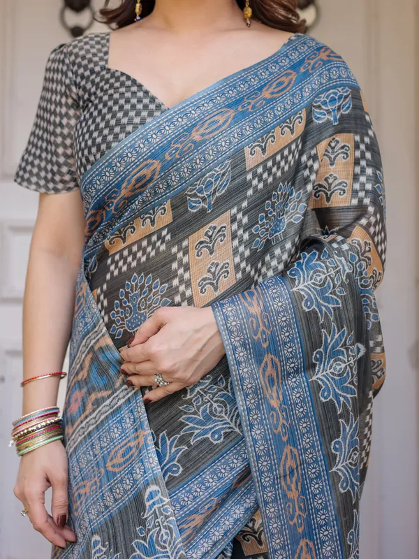 Charcoal_Grey_&_Indigo_Blue_Ethnic_Handloom_Cotton-Linen_Saree_with_Woven_Border_&_Tassels_–_Traditional_Elegant_Wear