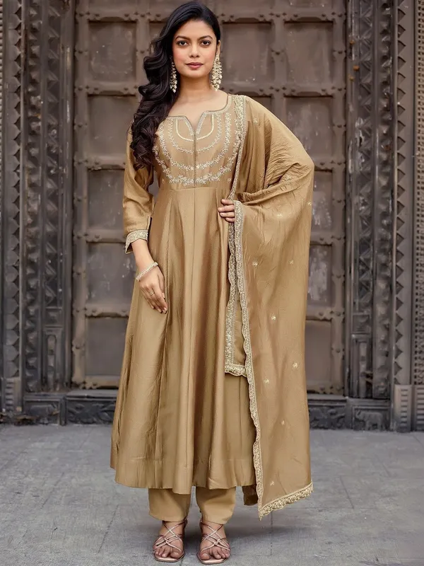 Women_Ethnic_Motifs_Embroidered_Regular_Thread_Work_Kurta_with_Trousers_&_With_Dupatta