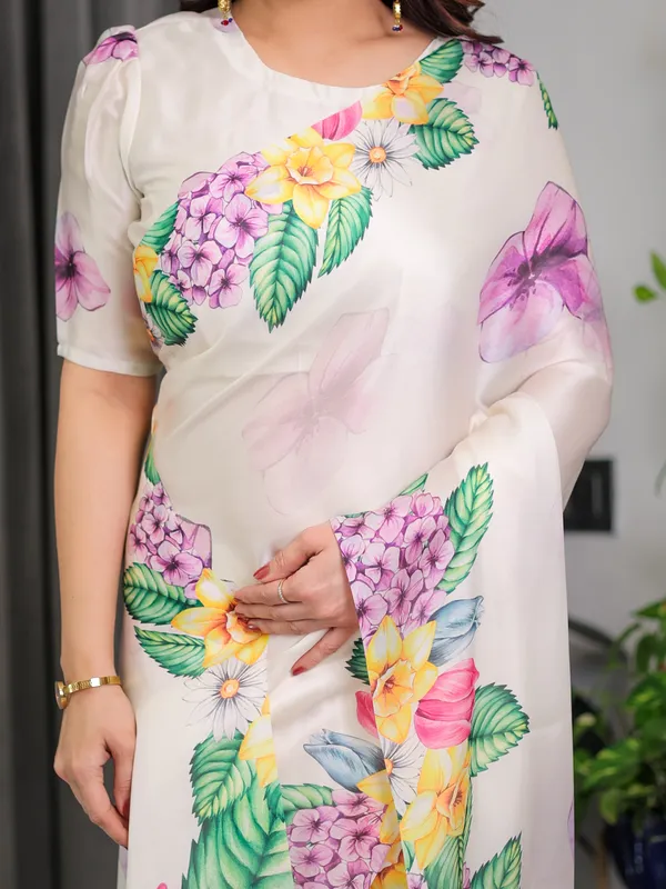 Ivory_White_Satin_Georgette_Tropical_Floral_Garden_Print_Saree_For_Women
